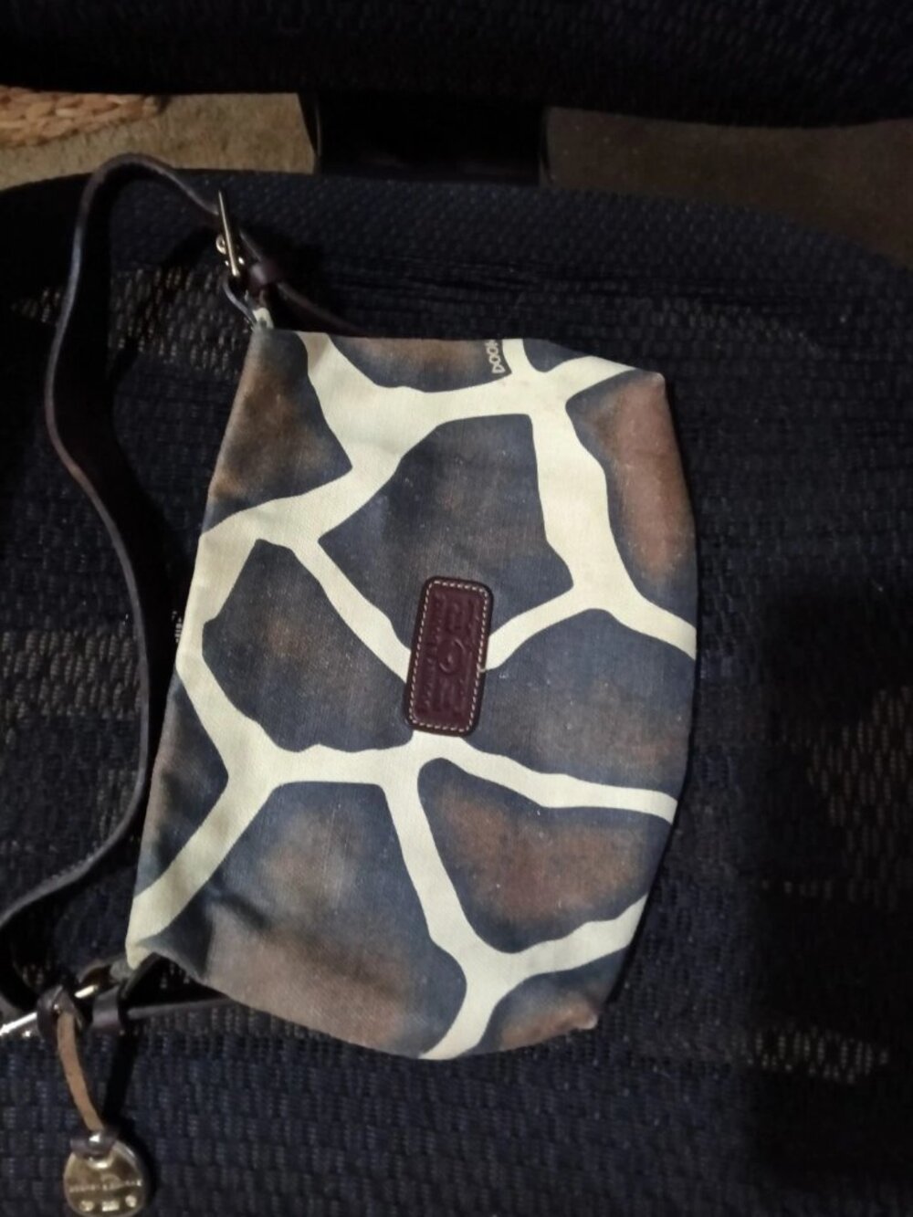 Vintage Dooney & Bourke Giraffe Print Coated Canvas Shoulder Bag Purse Duck